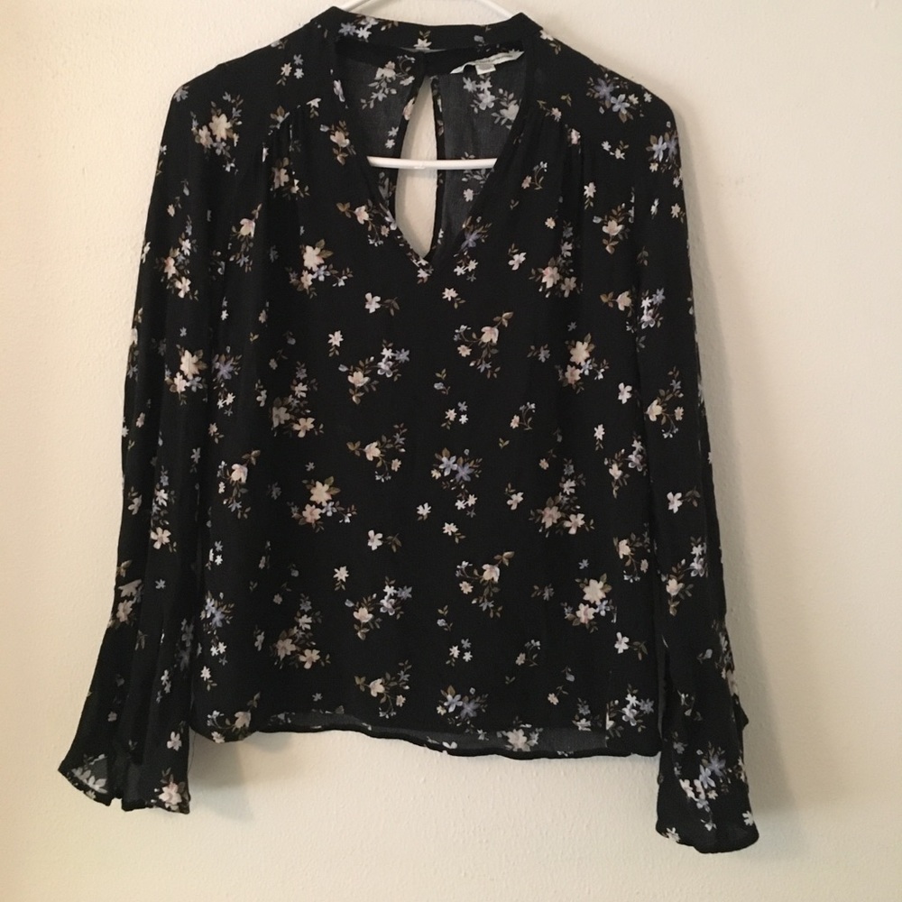 American Eagle small v neck black floral blouse